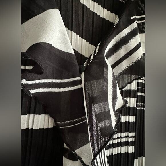 Sunny Leigh Y2K Open Front Black & White Ruffle Tunic Top | Bell Sleeve Size L - Picture 6 of 7